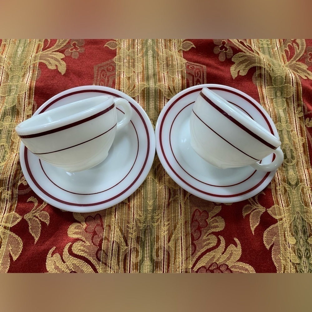 Vintage Set of Pyrex Cups and Set of Corning Saucers